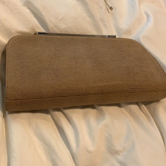 RODO BEIGE TAN LIGHT BROWN TEXTURED CONVERTIBLE CLUTCH BAG LUCITE HANDLE - Picture 5 of 8